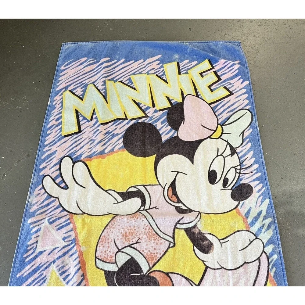 Vintage Disney Minnie Mouse Skateboarding Skater Disney World Beach Pool Towel